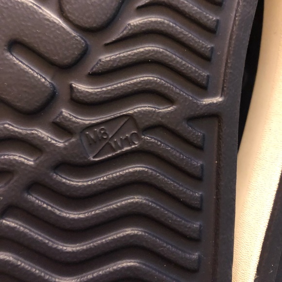 Native Lightweight Navy Shoes, Size 10 women’s, size 8 men’s - Picture 7 of 8